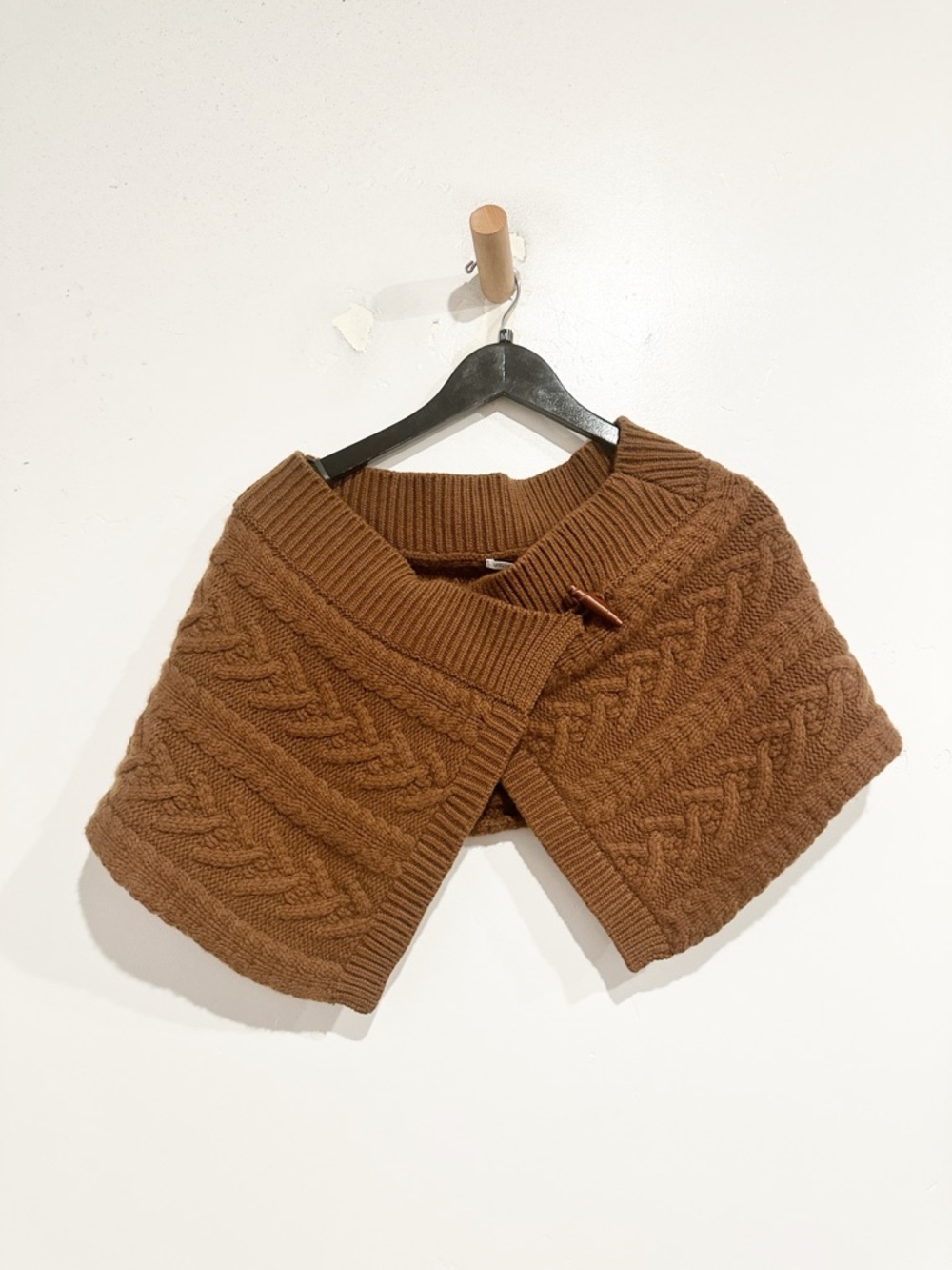 Vince. Brown Cable Knit‎ Shawl Size OS Old Money Quiet Luxury Coastal
